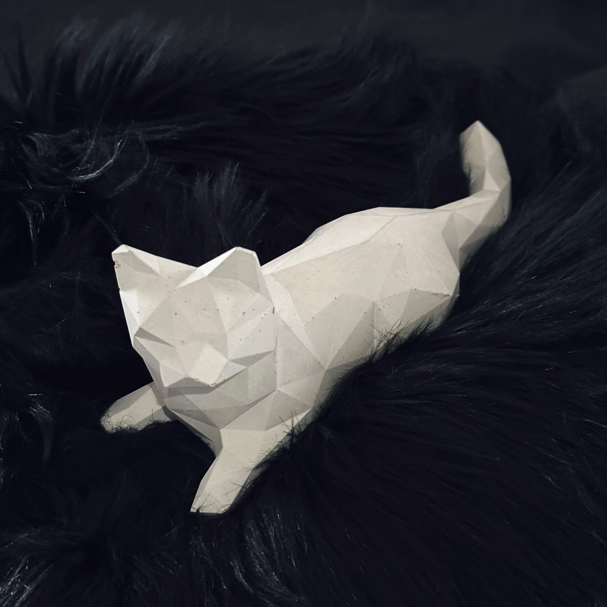 Beton Katze "Low Poly" – Bild 3