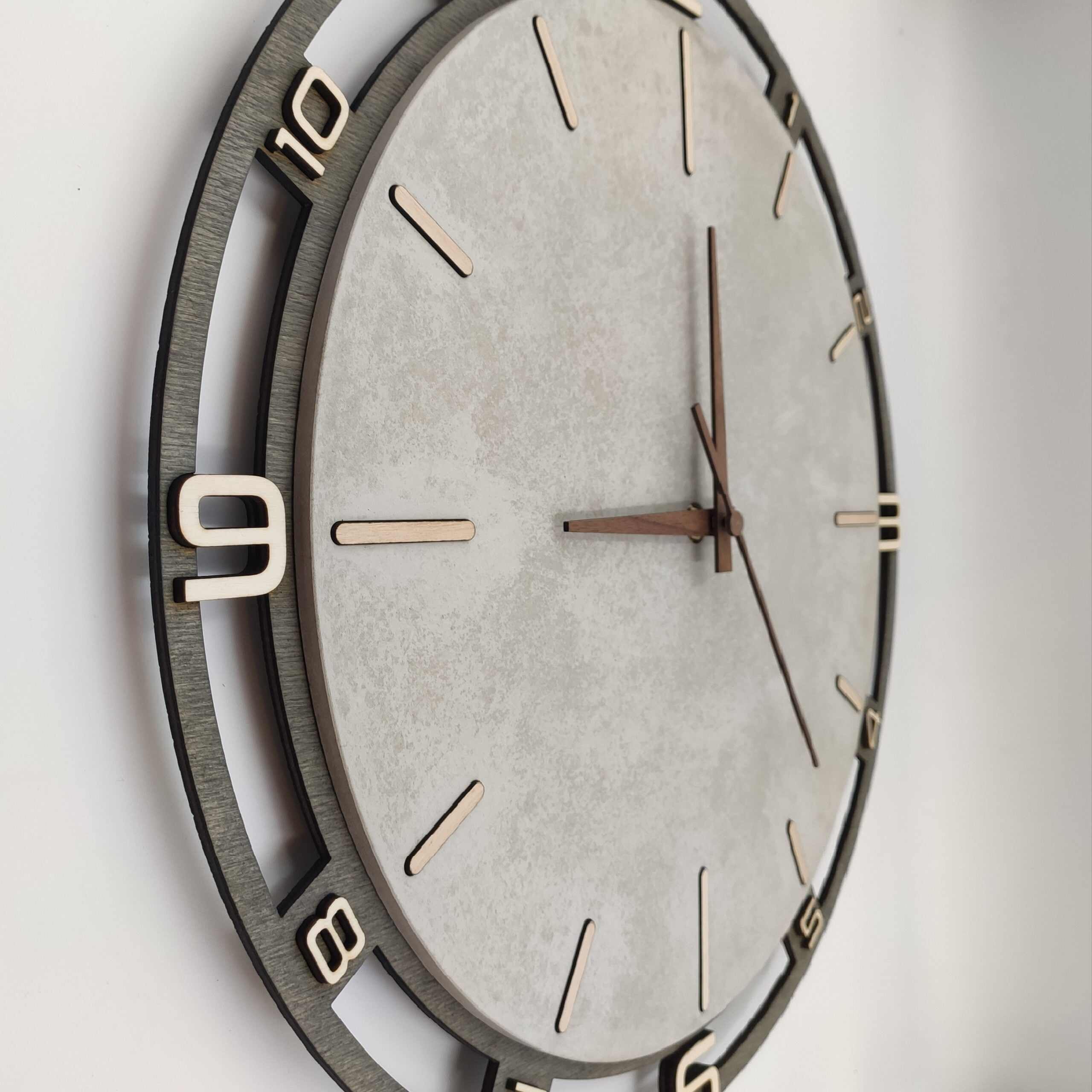 Betonuhr „Clean Edge“ - mit Holzrahmen 43 cm – Bild 5