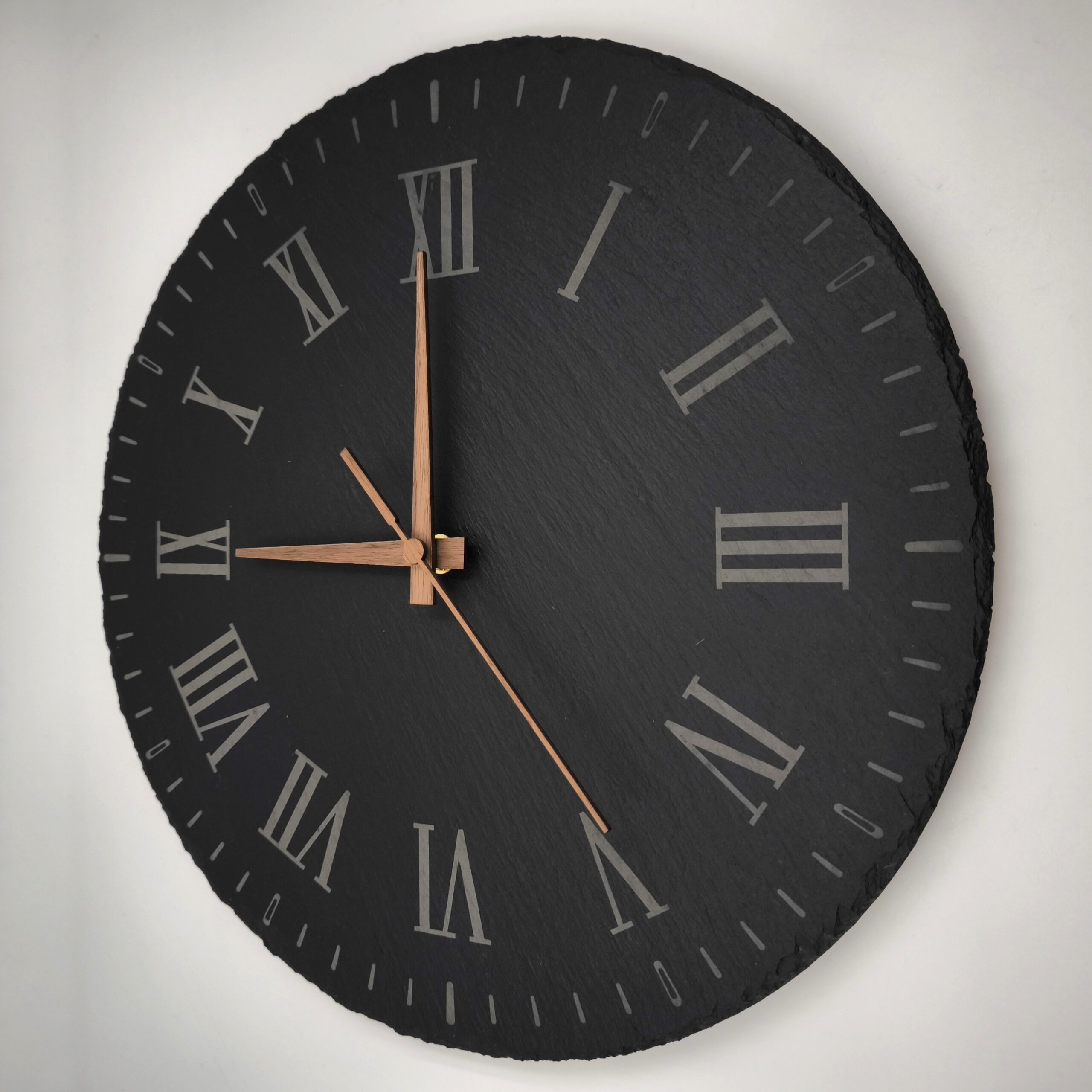 Schiefer Wanduhr „It'Slate - Roman“ - Durchmesser 30 cm – Bild 3