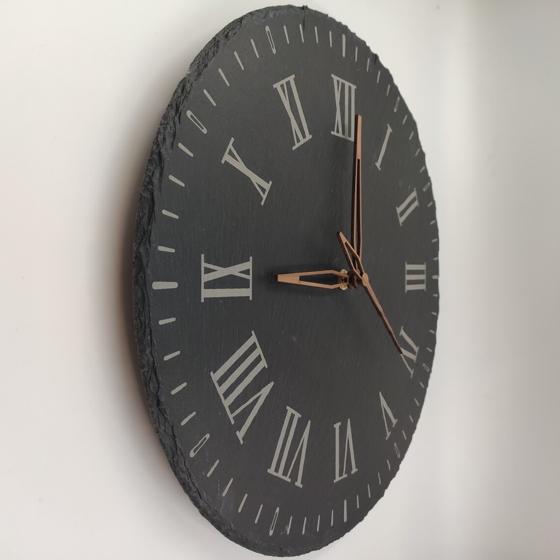 Schiefer Wanduhr „It'Slate - Roman“ - Durchmesser 30 cm – Bild 6