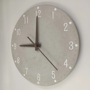 Wanduhr aus Beton handbemalten Ziffern und Uhrzeigern aus Holz