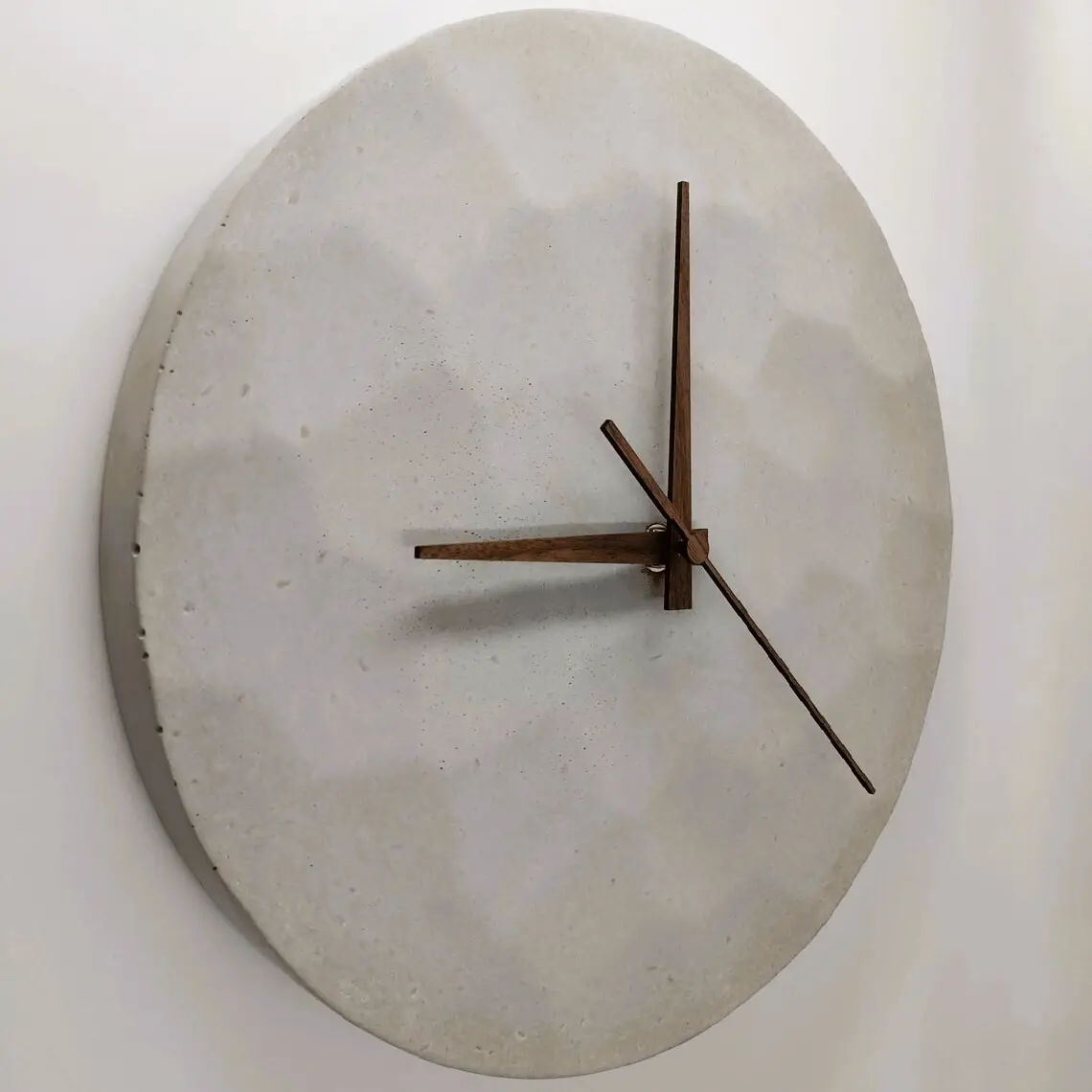 Beton Wanduhr „Hammered“ - Nature – Bild 5