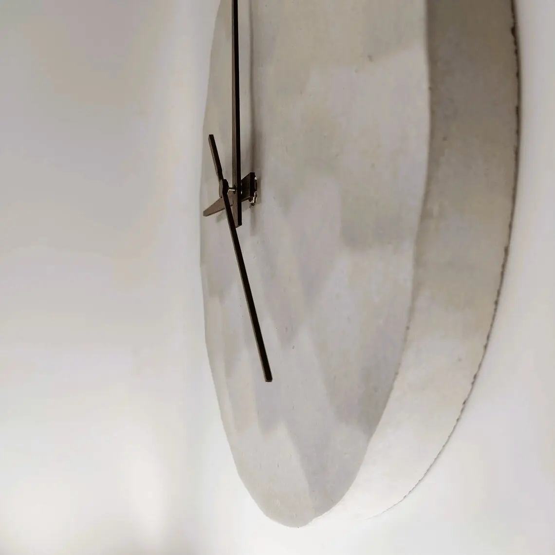 Beton Wanduhr „Hammered“ - Nature – Bild 3